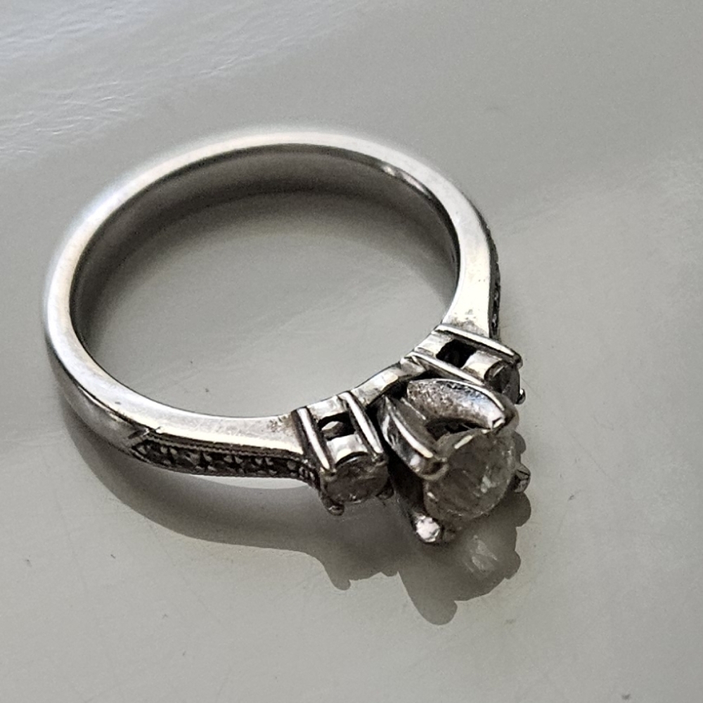 Dimond engagement ring - Picture 6 of 7